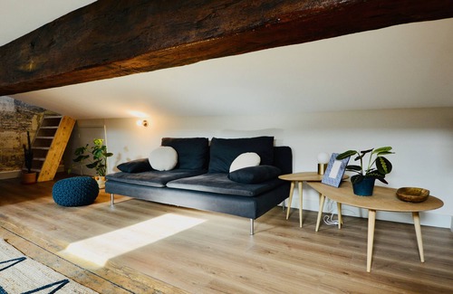 Hotel de Ville - Quinconces Apartment | Bordeaux stone and period flooring