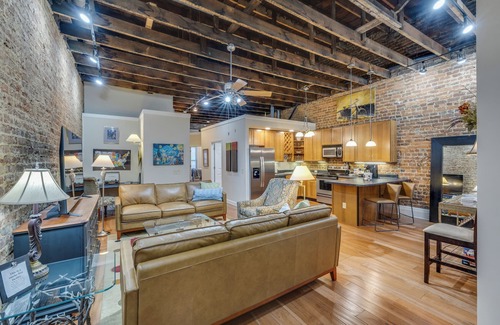 Bristol Apartment | BordertownLoft In heart of Downtown-KingBed,Casino