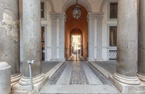 Rione VIII Sant'Eustachio Apartment | Borghese Palace, a Burghesius home