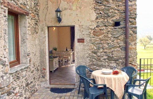 Colico Apartment | Borgo Erbiola Ciclamino Rustico Holiday Apartment with Pool