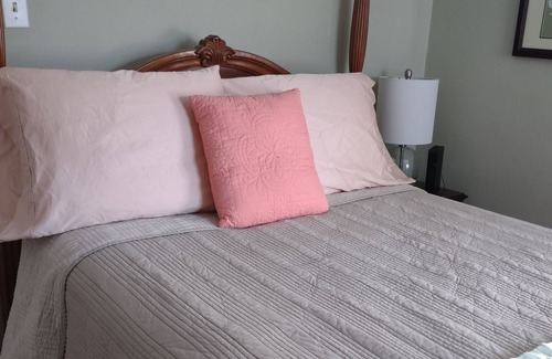 Doylestown House | Borough Bungalow Walking Distance to Fonthill Castle