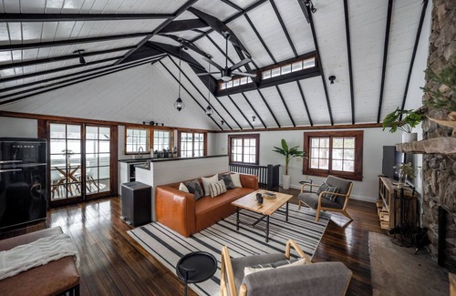 Cleveland Cabin | Borrow a Private Lake on 850 Acres and a Cozy Boathouse