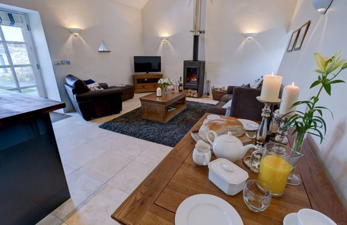 Llanfaethlu Cottage | Borthwen Bach - a dog that sleeps 2 guests in 1 bedroom