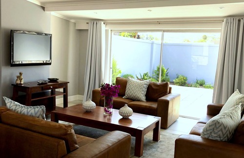 Knysna Central Apartment | Bosch On Grey