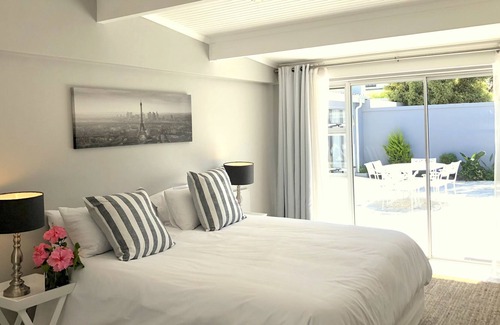 Knysna Central Apartment | Bosch On Grey