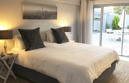 Knysna Central Apartment | Bosch On Grey