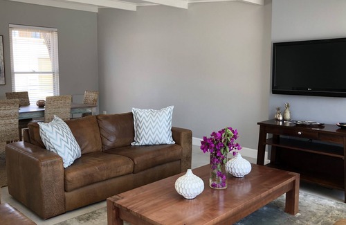 Knysna Central Apartment | Bosch On Grey