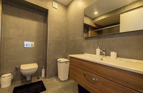 Bahcelievler Apartment | Bosphorus View with 2 bedrooms and WiFi, AC, Elevator