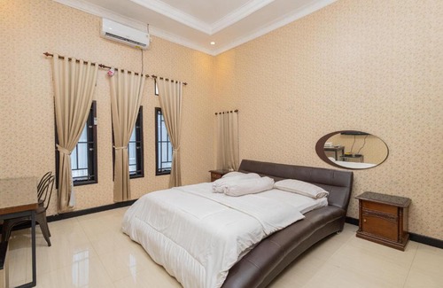 Serang Hotel | Boss Residence Serang Mitra RedDoorz