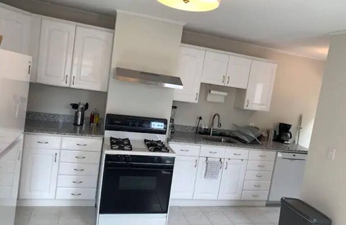 Ward Two House | Boston 2Bd Kg-Qn Bds entire unshared space near Harvard, MIT Subway w/parking