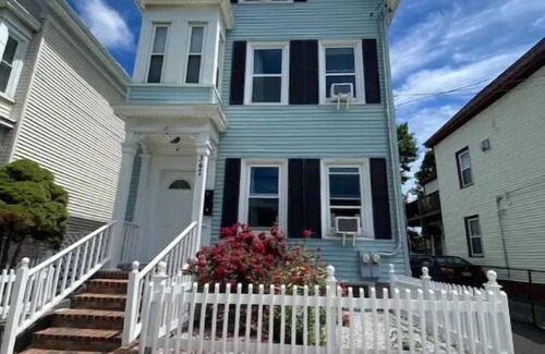 Ward Two Condo | Boston 2bd King Bed near Harvard, MIT, subway near Boston. On-site free Parking