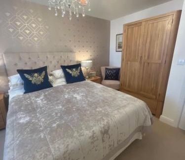 Sibsey House | Boston Boutique Homestay King Bed Ensuite breakfast parking village location