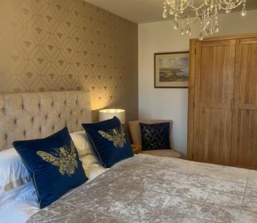Sibsey House | Boston Boutique Homestay King Bed Ensuite breakfast parking village location
