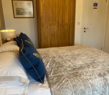 Sibsey House | Boston Boutique Homestay King Bed Ensuite breakfast parking village location