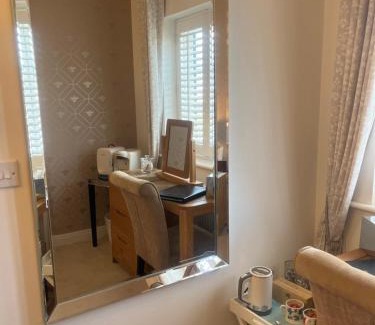 Sibsey House | Boston Boutique Homestay King Bed Ensuite breakfast parking village location