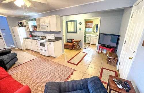 Lanark Village House | Bosun Joe's Boathouse 2BR/2BA close to boatramp