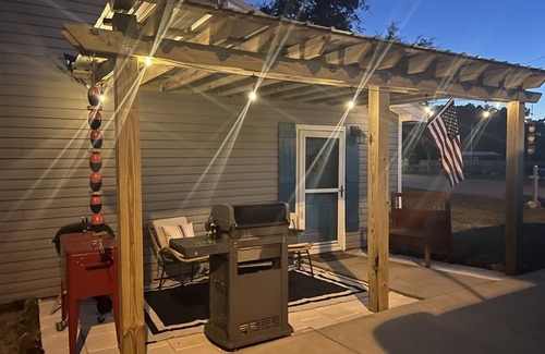 Lanark Village House | Bosun Joe's Boathouse 2BR/2BA close to boatramp