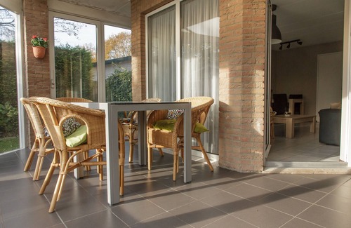 Oostkapelle Apartment | Boszicht 1 aan de Kust luxury apartment 4 people. Beach 800 mtr