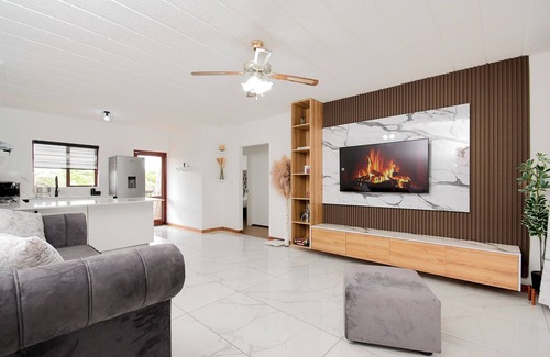 Greater Johannesburg Metropolitan Area Apartment | Botanic Bliss Apartment
