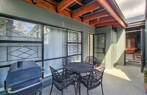 Cape Town City Centre House | Botanica - Sunny villa ideal for large groups