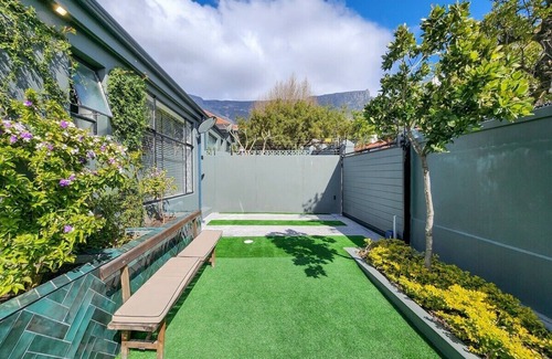 Cape Town City Centre House | Botanica - Sunny villa ideal for large groups