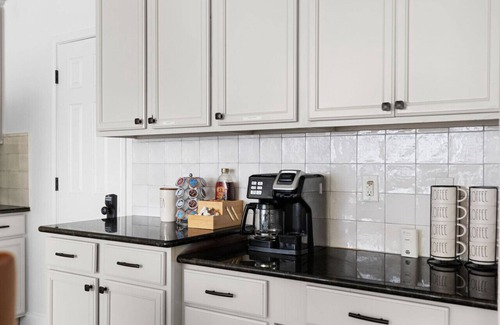 Knollwood On The Colorado River House | Botanist Retreat - Pet-Friendly E. Austin Home - Yard