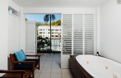 Palm Cove Apartment | Bottlebrush A Beachside Resort Paradise