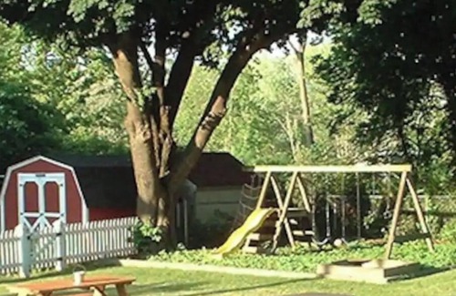 Put-in-Bay House | Bottom Floor apartment in heart of downtown Put in Bay resort area!
