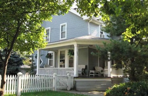 Put-in-Bay House | Bottom Floor apartment in heart of downtown Put in Bay resort area!