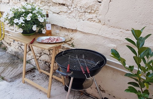 Roquebrune-Cap-Martin Apartment | Bottom of 2-room house with terrace, Jaccuzi, renovated, 200 m from the beach