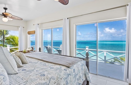 Tar Bay House | Bougainvillea House Offers a relaxed approach to luxury living