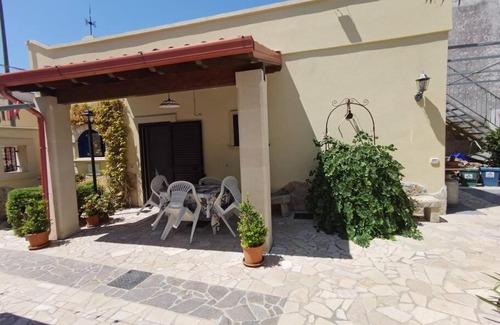 Giurdignano House | Bouganville, casa sul giardino vicino Otranto