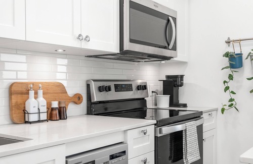 Crescent Heights Condo | Bougie - Bohemian Luxury Condominium in Bridgeland! 10 Min walk to Downtown.