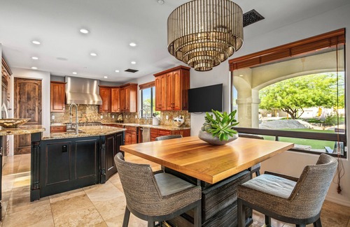 Pinnacle Peak House | Boulder 84 by LuxeKey | Splash Pad, Billiards, Putting Green & 360 Desert Views