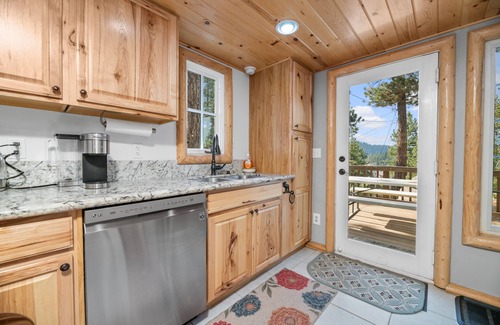 Boulder Bay Cabin | Boulder Bear - Secluded, Beautiful Views, Fireplace, Barbecue