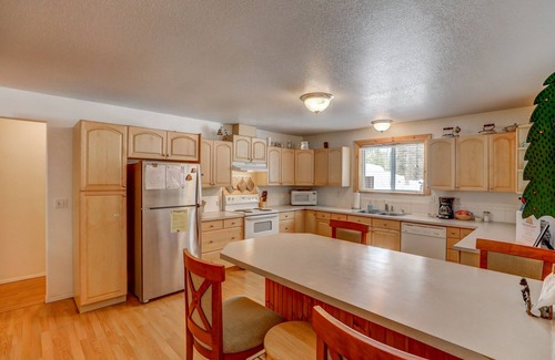 Wagon Wheel House | Boulder Creek Cabin - Awesome location - 2 min to Lake Cascade