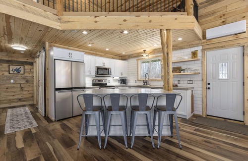 Longville Cabin | Boulder Ridge - Private Rustic 3BR Cabin
