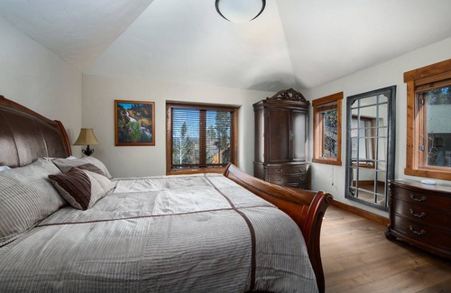 Boulder Ridge House | Boulder Ridge Retreat: Slopeside Luxury Private Home