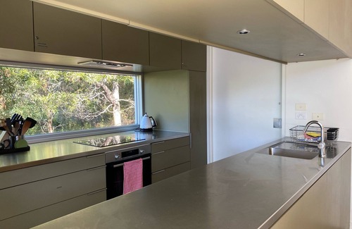 Lorne House | BOULEVARD RETREAT HOUSE - no hills ! short walk to beach and shops