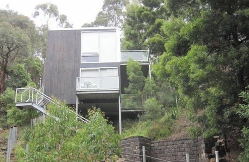 Lorne House | BOULEVARD RETREAT HOUSE - no hills ! short walk to beach and shops