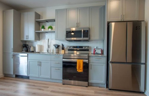 Dallas Apartment | Boulevard Stays Comfortable 1BR Suite w Pool, Parking, Gym 03