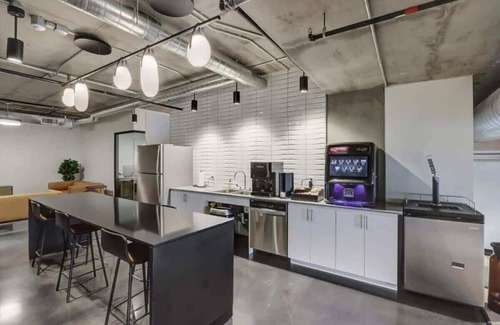 Downtown Phoenix Apartment | Boulevard Stays Downtown Highrise STU Sky Pool, Parking, Gym 06