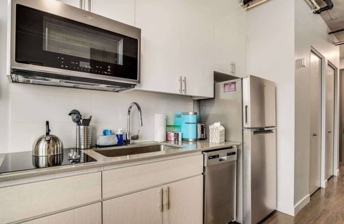 Downtown Phoenix Apartment | Boulevard Stays Highrise STU Sky Pool, Parking, Gym 22