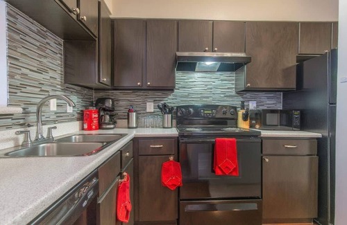 Irving Apartment | Boulevard Stays Quiet 1BR King Suite Pool, Gym, Parking 01
