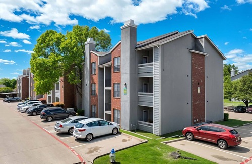 Irving Apartment | Boulevard Stays Serene 1BR Apartment with Pool, Gym & Free Parking 03