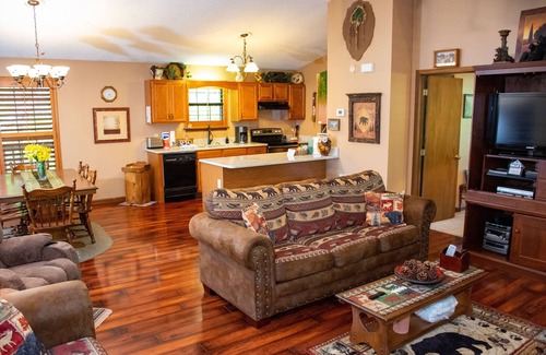 Wears Valley Cabin | Boundary Haven - Family Friendly 3BR/3BA Cabin In Beautiful Wears Valley Bordering National Park!