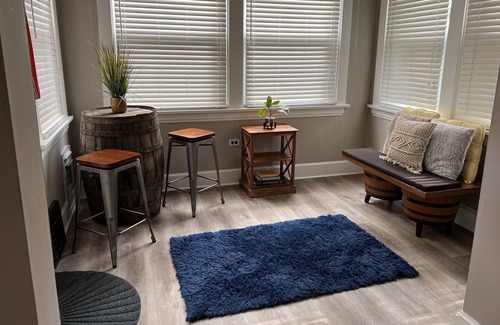 Oakley House | Bourbon Bliss. Long-term stays & Pet Friendly!