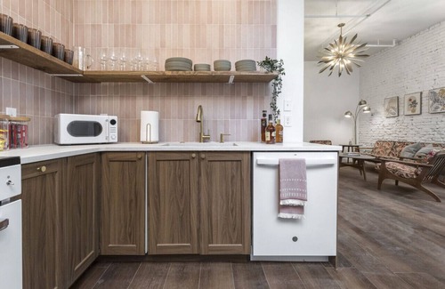 Downtown Louisville Apartment | Bourbon Loft. 5 bed/2 bath by Hollyhock Suites