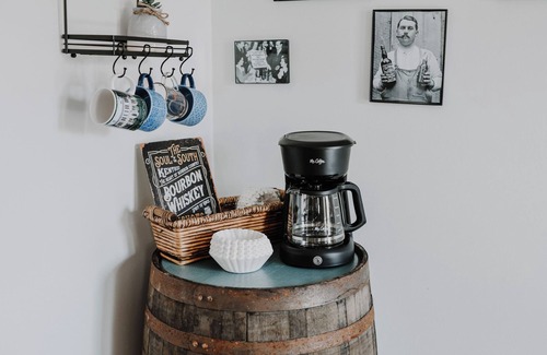 Nazareth House | Bourbon Themed 3-bedroom house in Bardstown