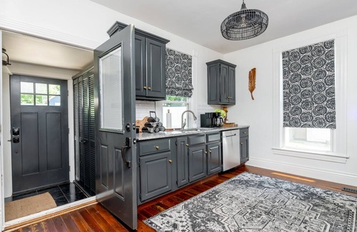 Lawrenceburg House | Bourbon Trail/8 mins to distilleries/Fenced Yard/Pet-Friendly/Entire House